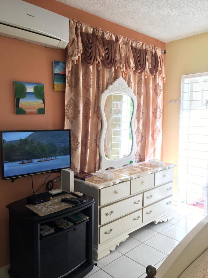 #D1 Castle Studio Wifi King Bed Ocho Rios Jamaica Buitenkant foto